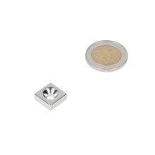 Neodymium Blokmagneet met boor-/verzinkgat 13,5 x 13,5 x 5 mm N48 NiCuNi Noord Pool - Magnetenspecialist Import & Export B.V.